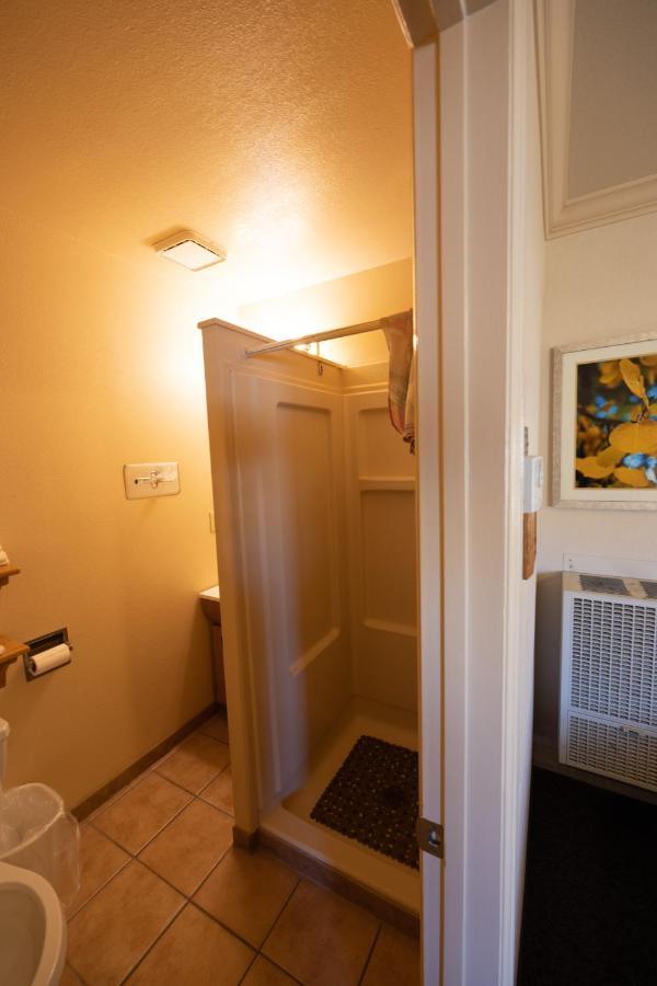 ساليدا Woodland Motel المظهر الخارجي الصورة