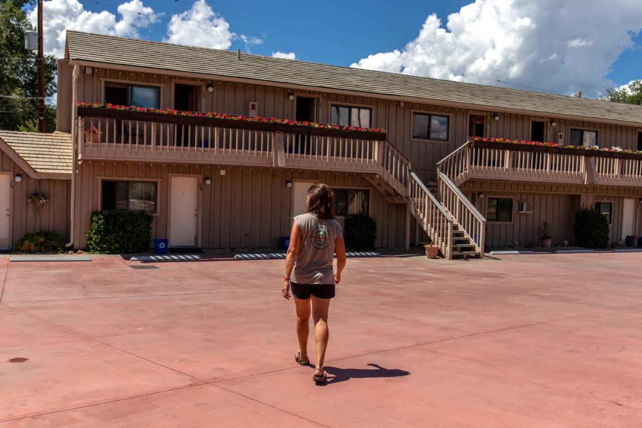 ساليدا Woodland Motel المظهر الخارجي الصورة