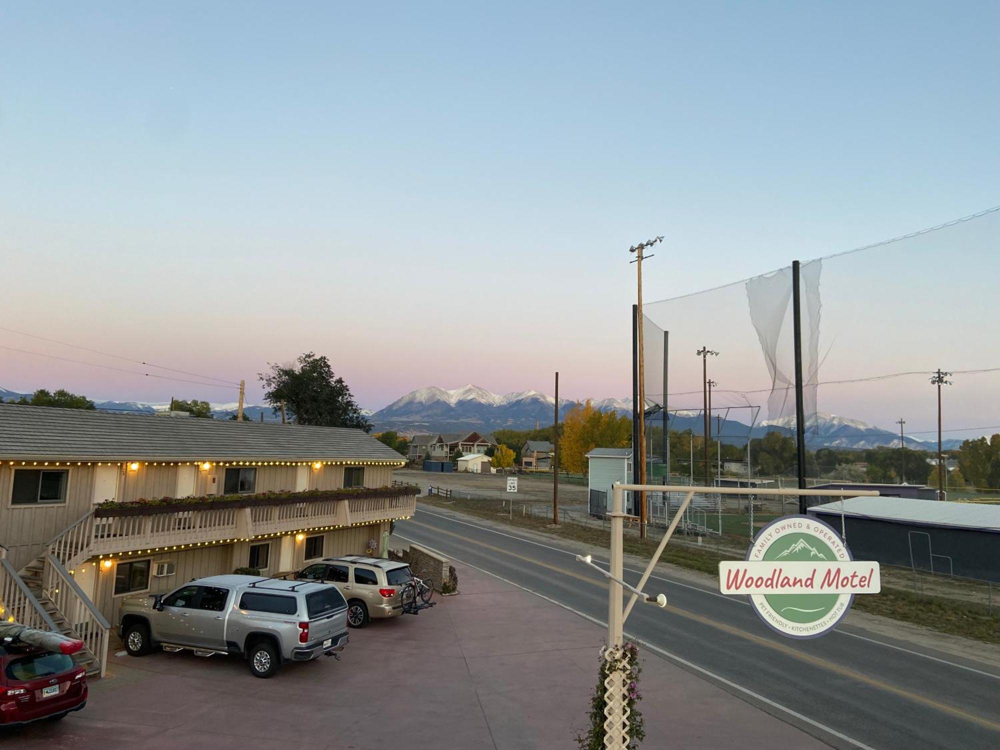 ساليدا Woodland Motel المظهر الخارجي الصورة