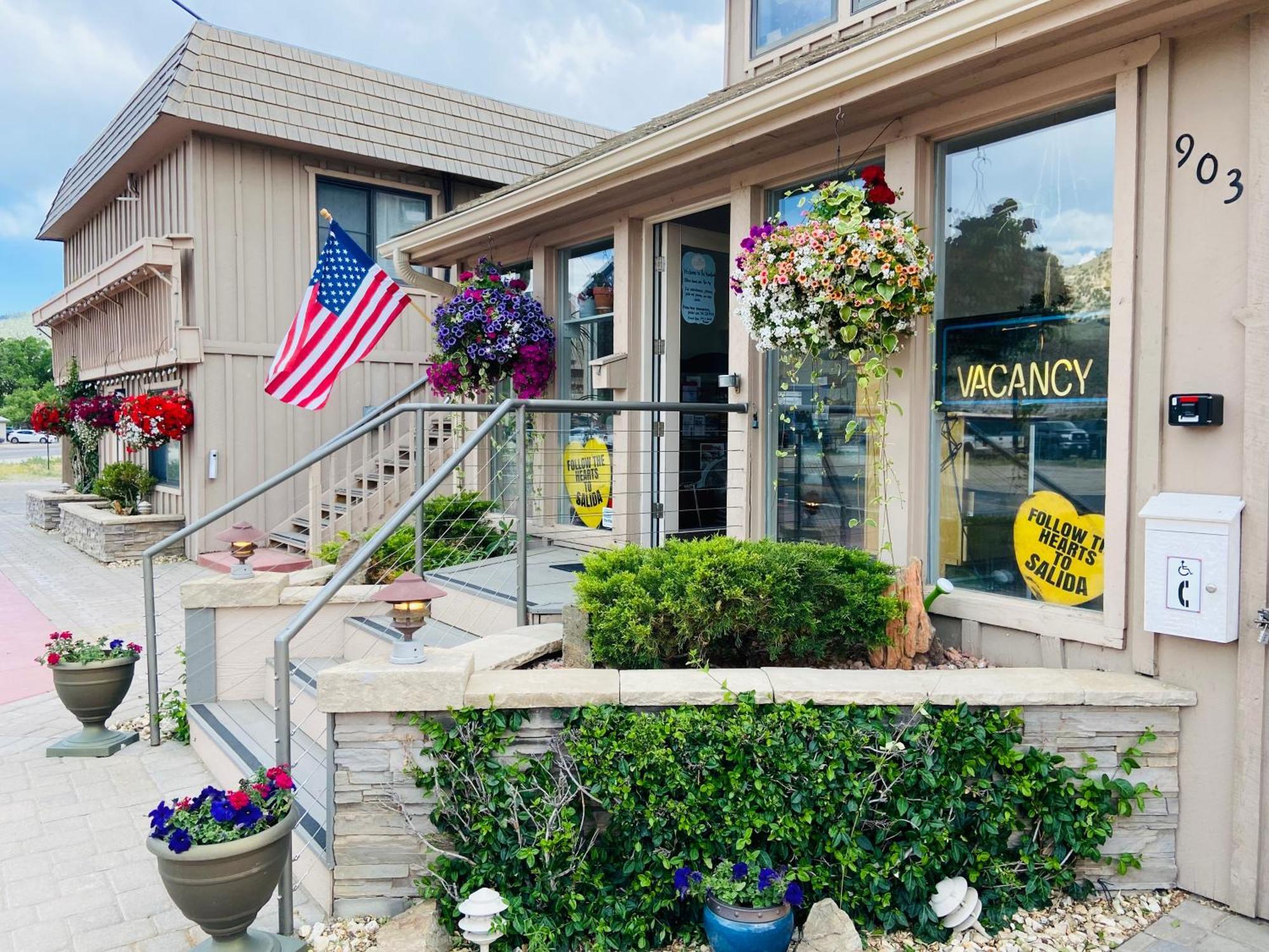 ساليدا Woodland Motel المظهر الخارجي الصورة