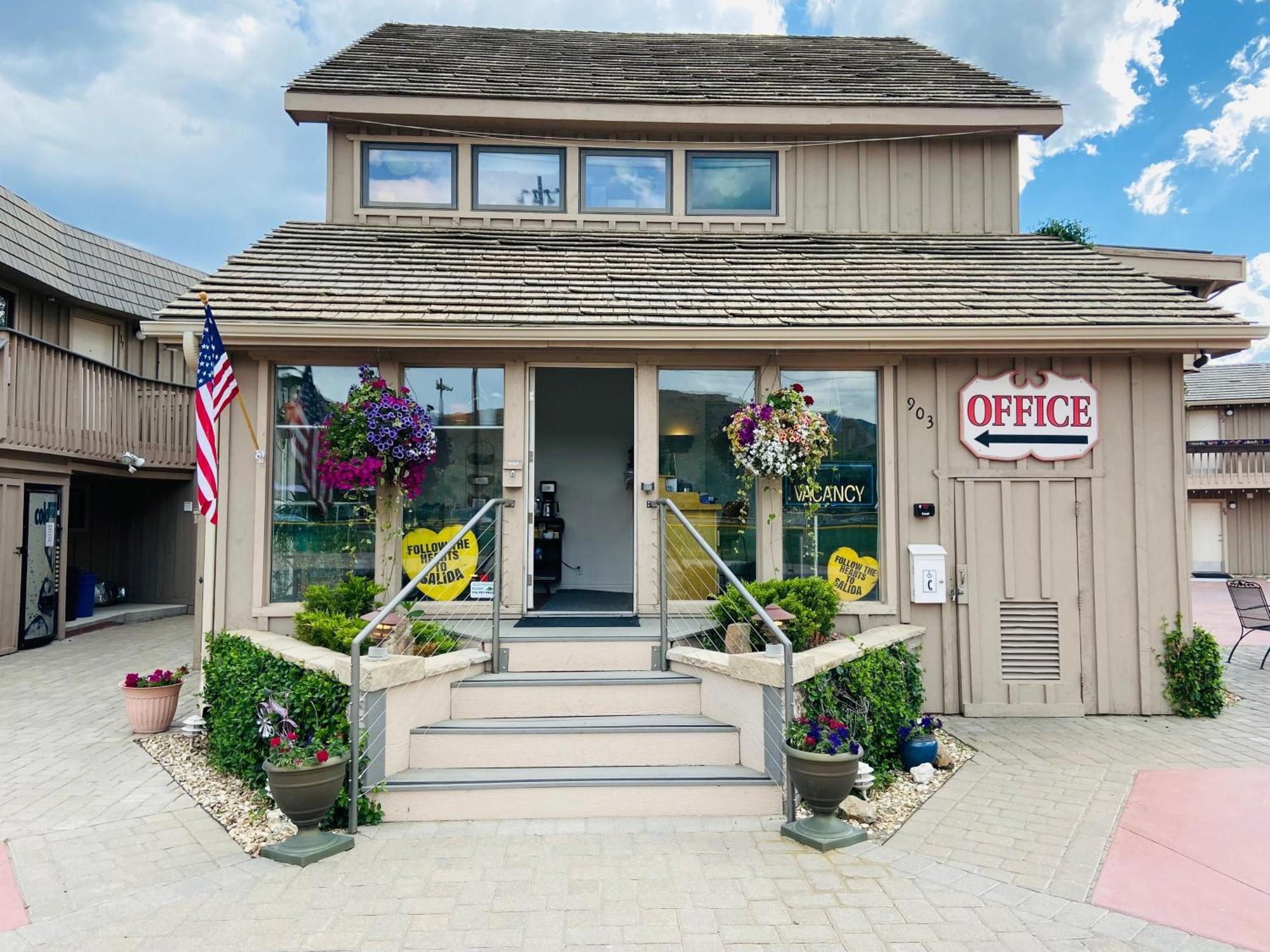 ساليدا Woodland Motel المظهر الخارجي الصورة